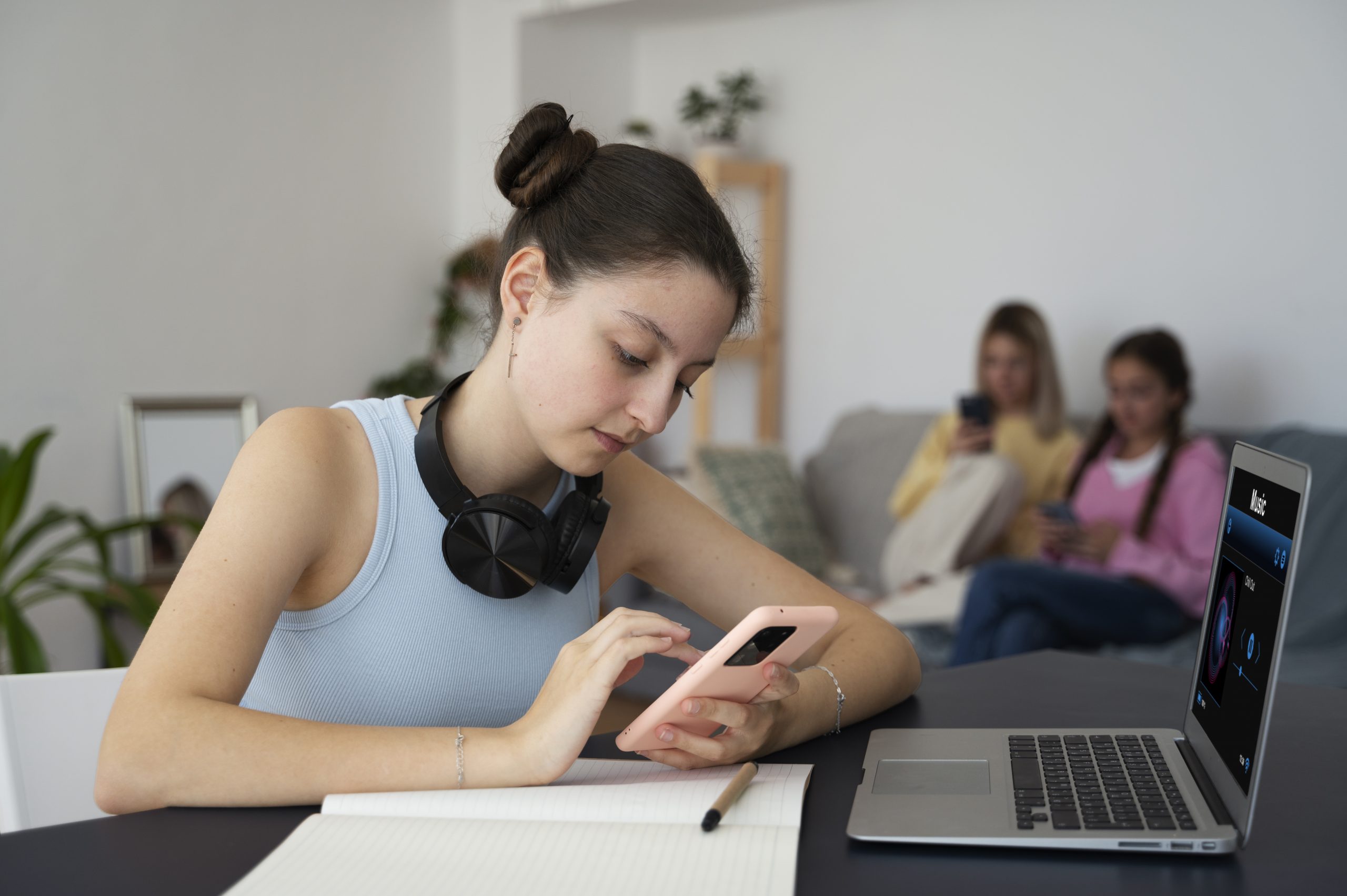 El futuro de la educación en línea: ¿Por qué el aprendizaje móvil y las plataformas de aprendizaje electrónico lideran el camino?